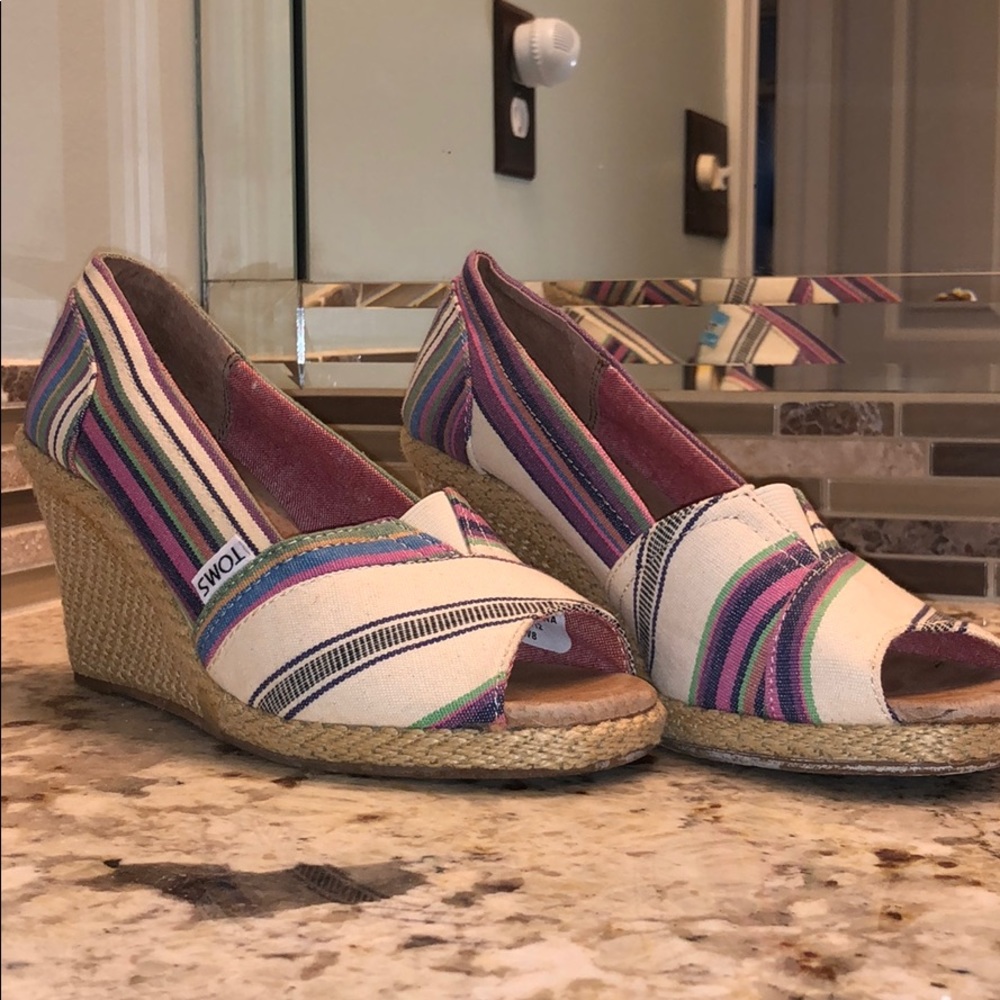 TOMS wedges